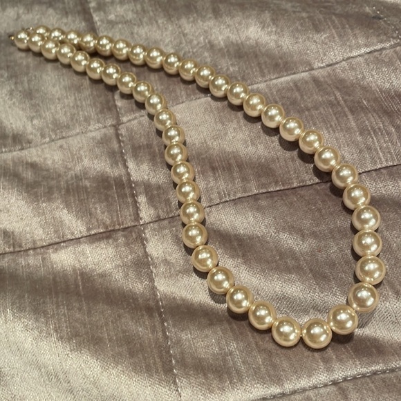 Single Strand Faux Pearls 18” - Picture 3 of 7